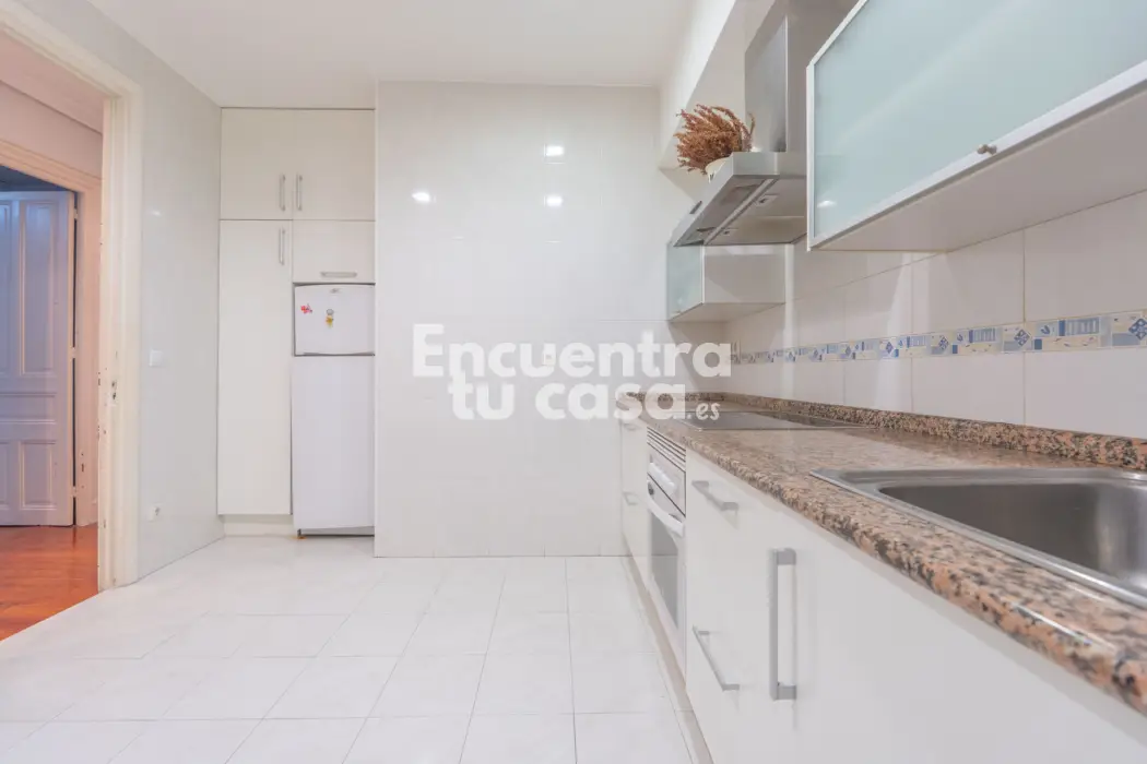 cocina-Piso-en-venta-san-martin-san-sebastian-donostia-centro-611-inmobiliaria-encuentratucasa-es